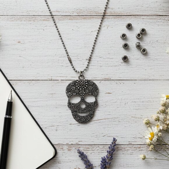 💀 Día de Muertos Sugar Skull Floral Statement Necklace - Picture 5 of 6